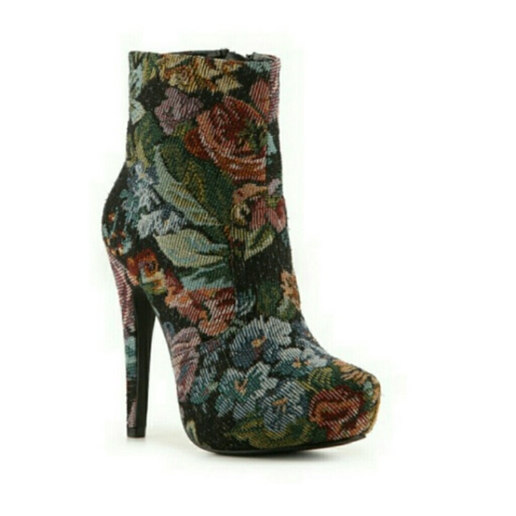 Diba Shoes - DIBA floral tapestry bootie!!!!