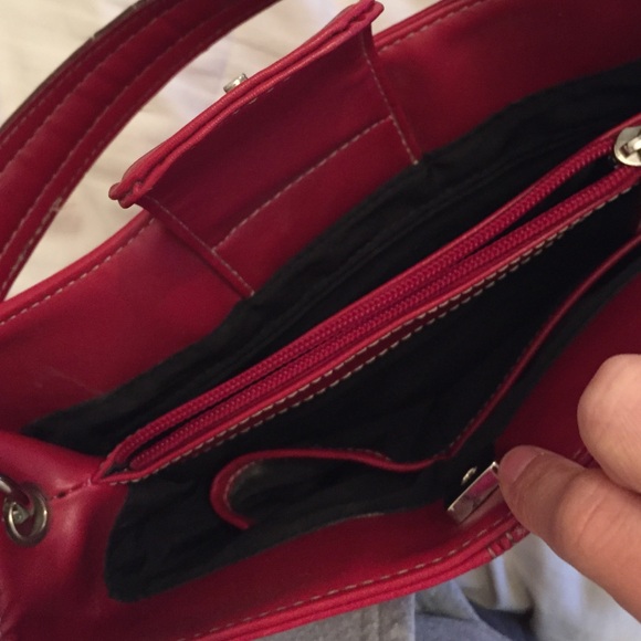 tommy hilfiger red handbag - Picture 3 of 3