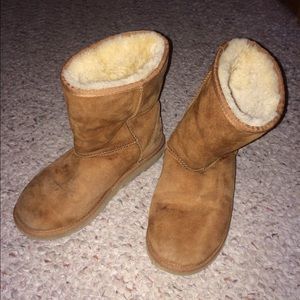 Size 6 Ugg classic short boots.