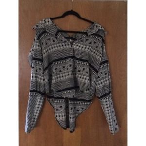 🚨BUNDLED 🚨Tribal long sleeve blouse