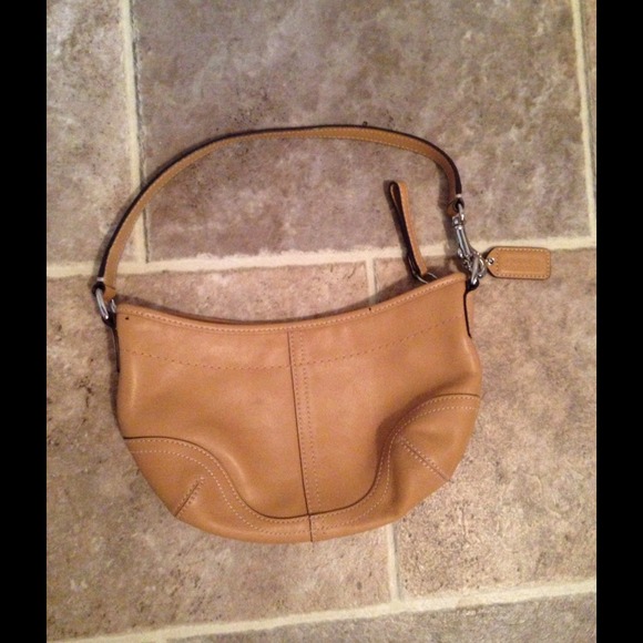 Coach purse, Authentic - Picture 1 of 4