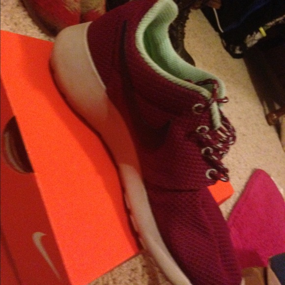 Roshes Shoes .