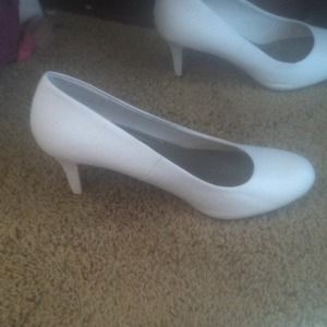 White 2 inch pumps