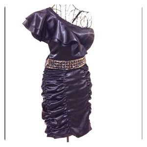 Short dress, one shoulder