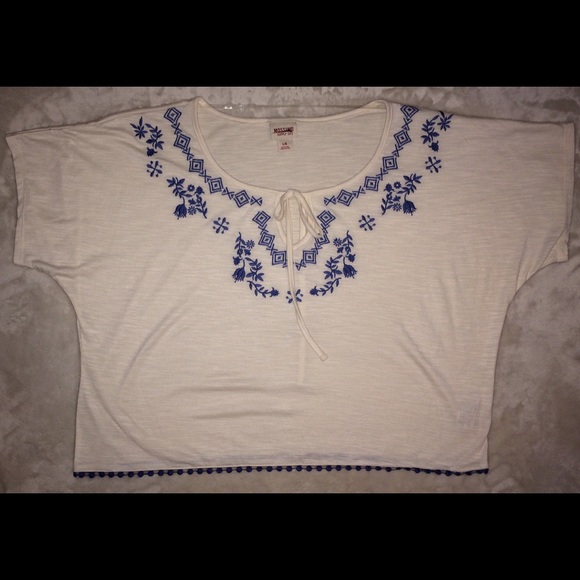 SALE❗️Cream and blue shirt - Picture 2 of 4