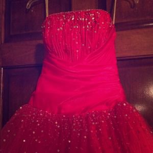 Fun pink prom dress!