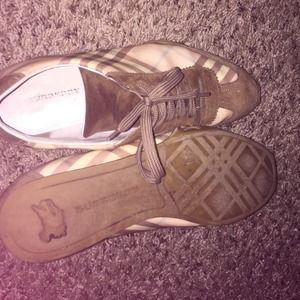 A size 9 1/2 Burberry shoes