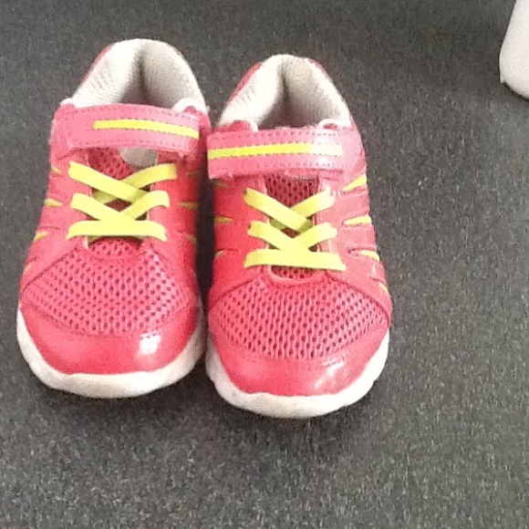 Girls Fila Sneakers size 10C. Gently worn