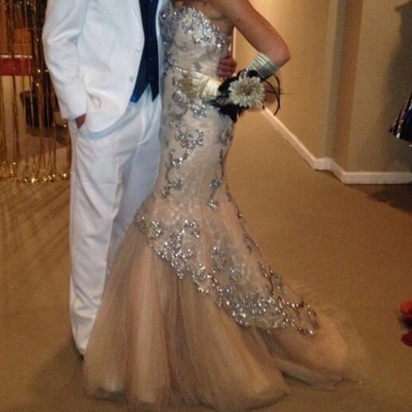 NOT SELLING! I'm looking to buy this dress