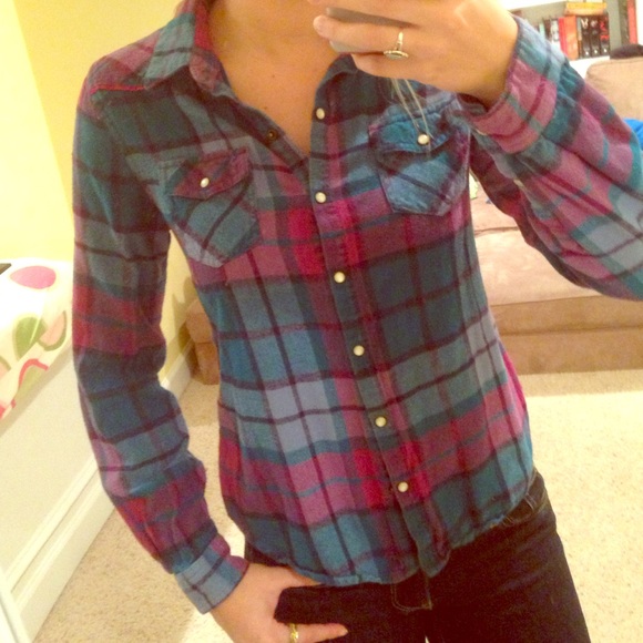 🔵SOLD🔵Plaid button-down