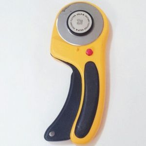 OLFA Deluxe 60 mm Rotary Cutter