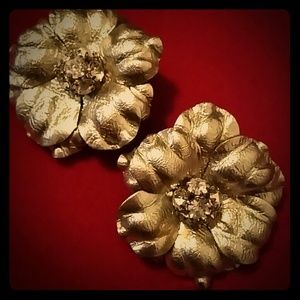 Vintage golden flowers