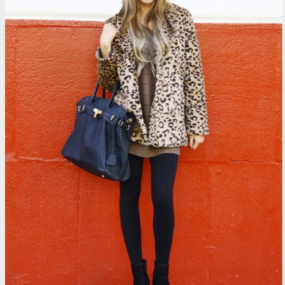 SALE‼️❄️Micheal Kors Faux Fur Coat❄️ - Picture 4 of 4