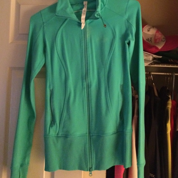 Lululemon jacket - Picture 4 of 4