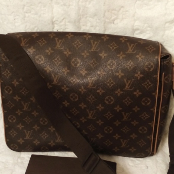 SOLD!Louis Vuitton messanger bag