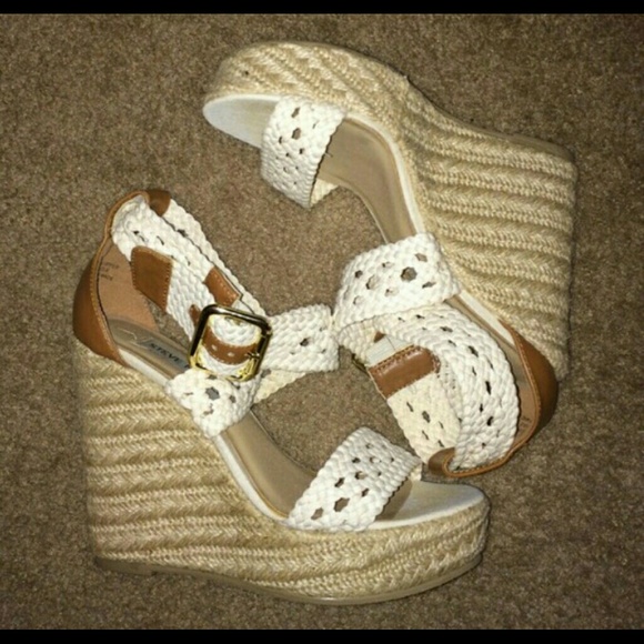 ~~ISO~~ WEDGE SHOES  PRICE RANGE UNDER $20