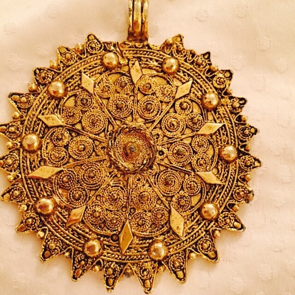 Vintage gold pendant carved details