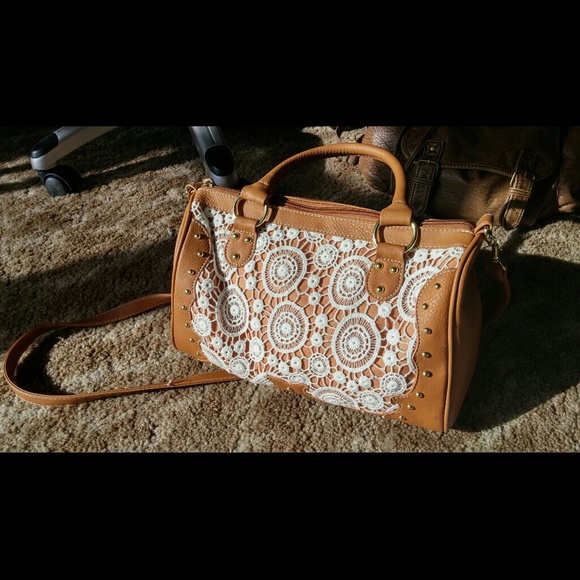 A crossbody purse also can be used regularly - Picture 1 of 2