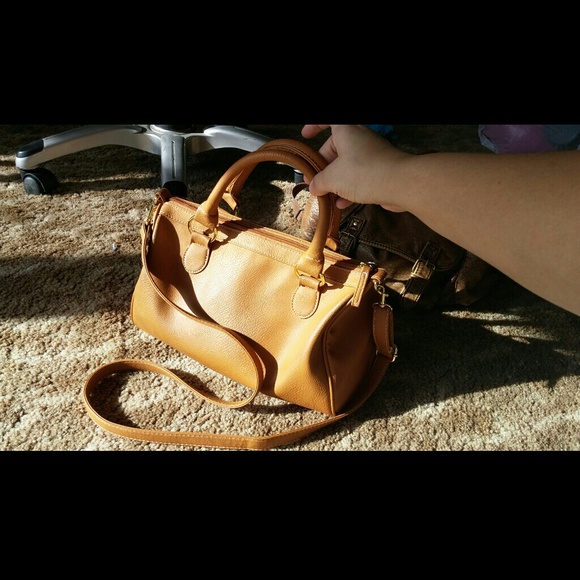 A crossbody purse also can be used regularly - Picture 2 of 2