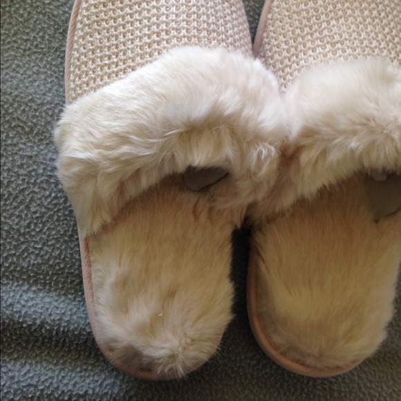 Victoria Secret's Ivory Knit Fluffy Slippers - Picture 3 of 4