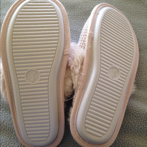 Victoria Secret's Ivory Knit Fluffy Slippers - Picture 4 of 4