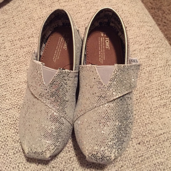 Kids toms size 8t