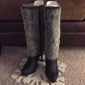 Very nice faux fur black leather tall boots! Sz 8