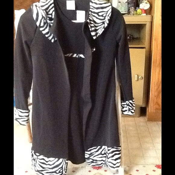 Exhilaration 2-piece SIZE: Large in Juniors 10/12.