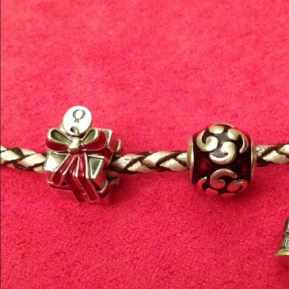 PANDORA authentic beads/charms