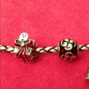 PANDORA authentic beads/charms