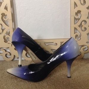 Pointed ombré purple to white pumps