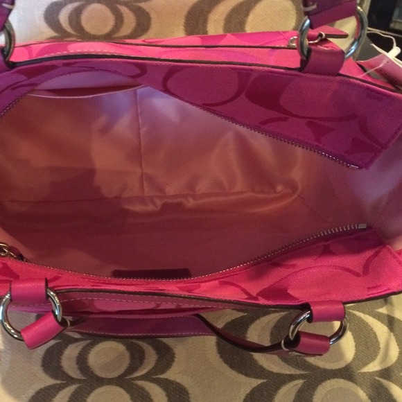 Coach Laura Signature Tote for the new Mom!!!! - Picture 3 of 3