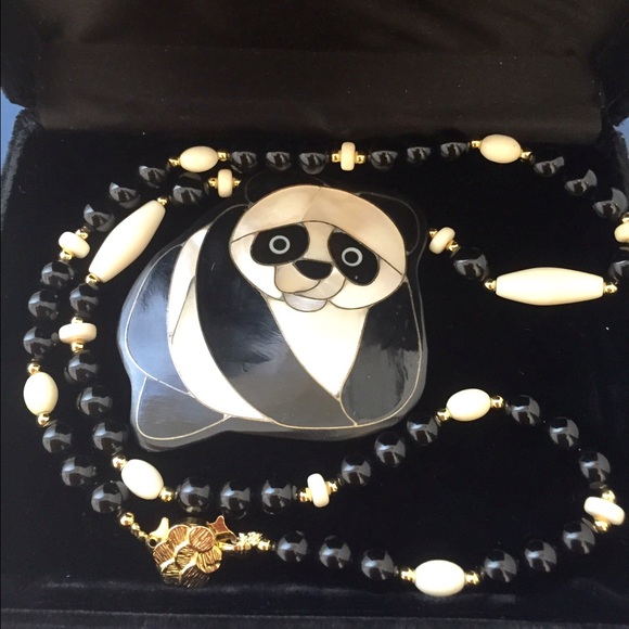 🆕 Wood & Mother of Pearl Panda Necklace - Picture 3 of 3