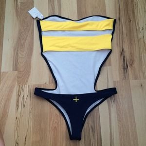 Brand new Coulbourne monokini