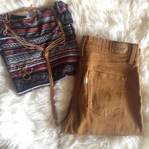 ✨Tan high rise Levi's