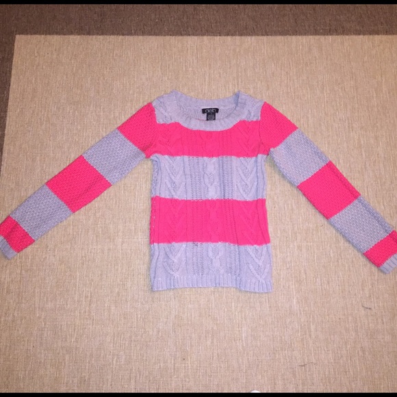 Cute Sweater! - Picture 1 of 3