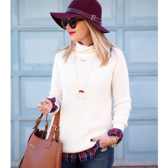 Banana Republic Ivory Sweater - Picture 1 of 2