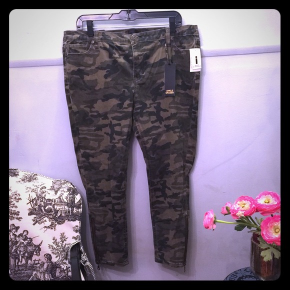 Camo Jeans ankle grazer NWT size 14 Buffalo brand