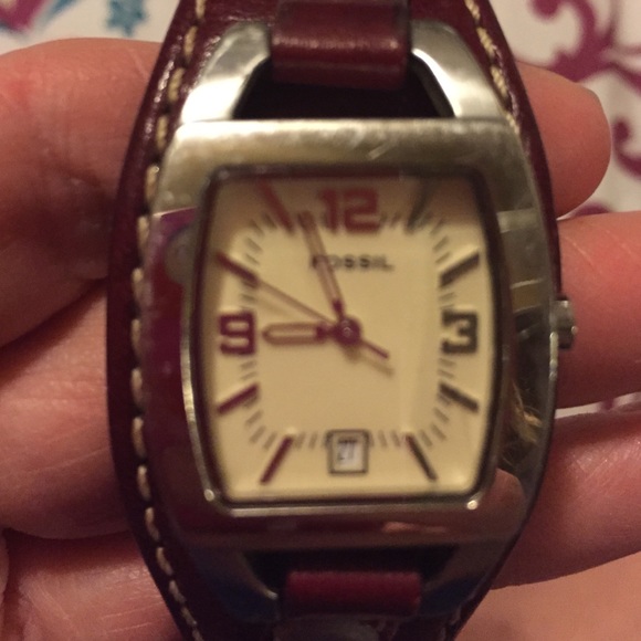 Fossil watch with red leather band - Picture 3 of 4