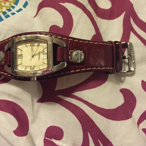 Fossil watch with red leather band - Picture 4 of 4