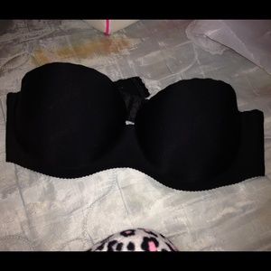 Black strapless bra
