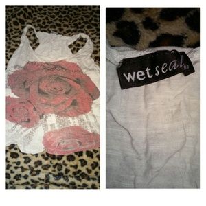 High waist jeans w/ a pretty flower top