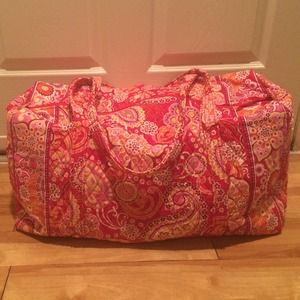 Vera Bradley Large Duffel in Raspberry Fizz