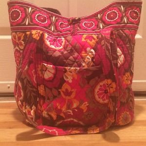 Vera Bradley Vera Tote in Caranby