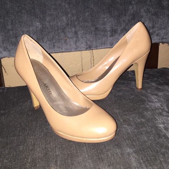 Tan/Nude colored pumps