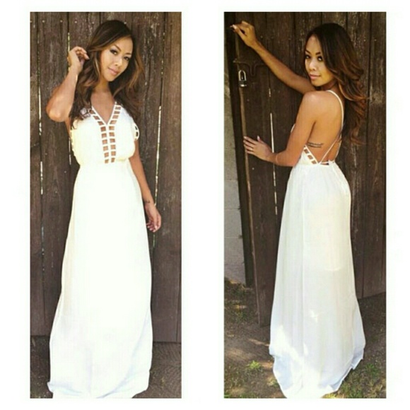 Dresses & Skirts - HP🎉 🆕 White Cage Maxi Dress