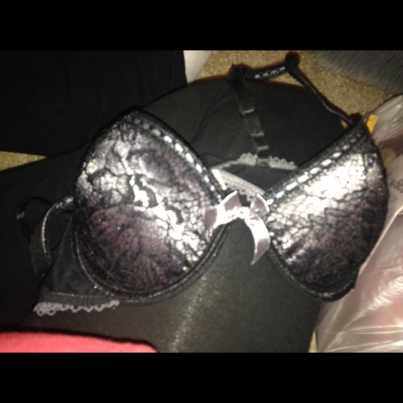 Black and silver bra that is beautiful and shiny