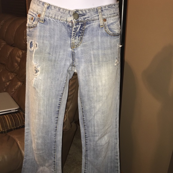American Eagle Distressed jeans