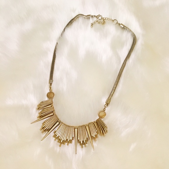 ✖️SOLD✖️Gold Burst Statement Necklace - Picture 2 of 3