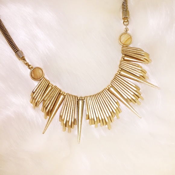✖️SOLD✖️Gold Burst Statement Necklace - Picture 3 of 3